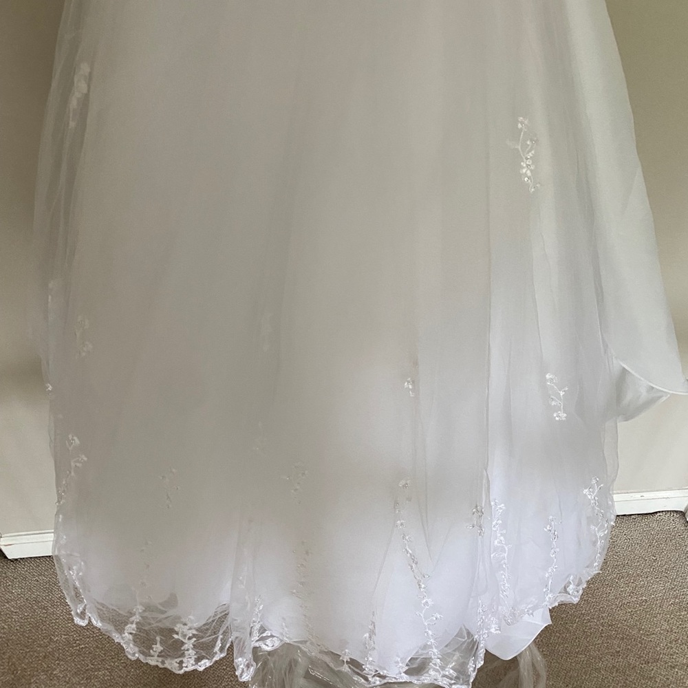 Never worn wedding dress